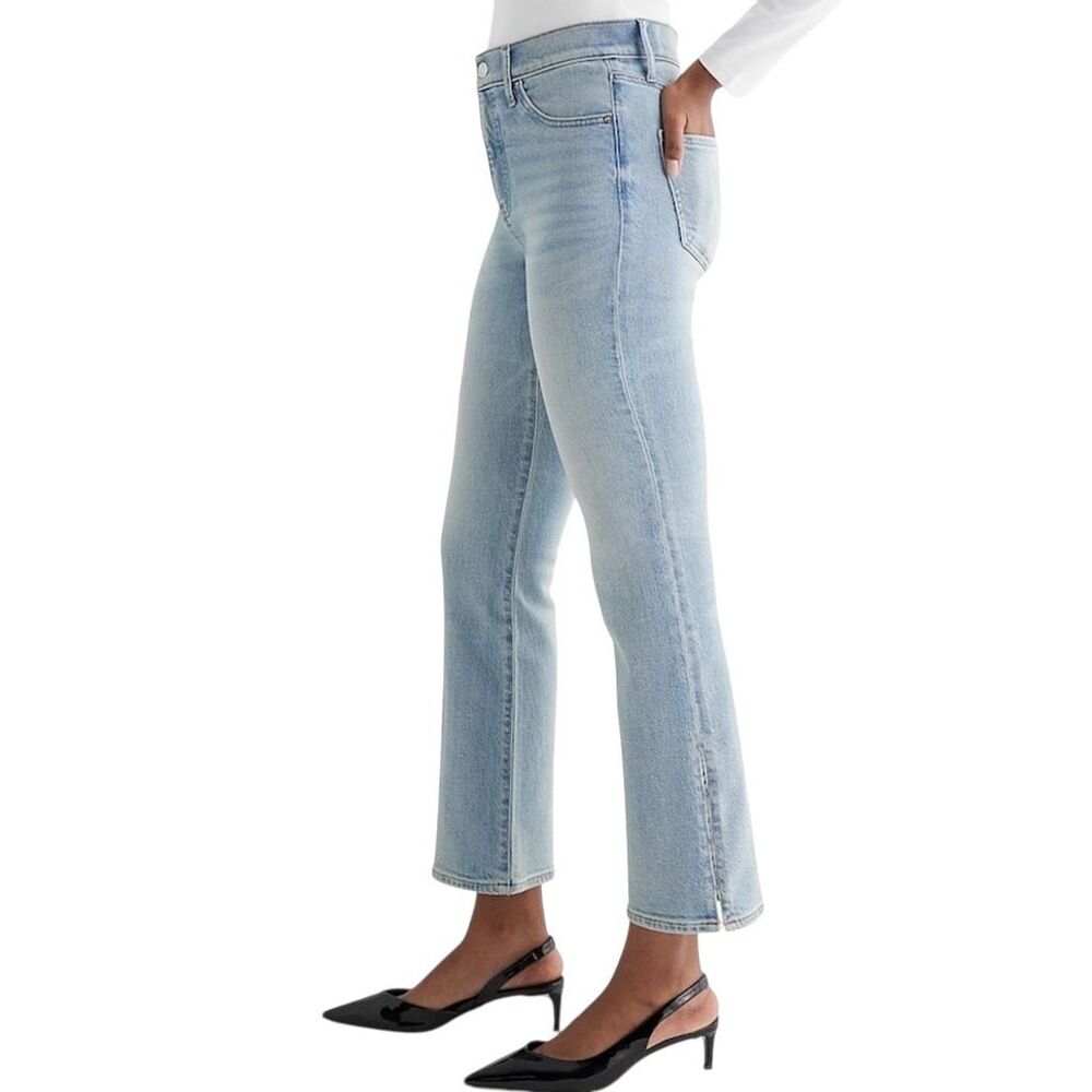 New with tags Express Light Blue cropped flare jean 10L